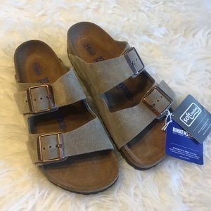 Birkenstock’s Arizona Taupe Suede Sandal NWOB